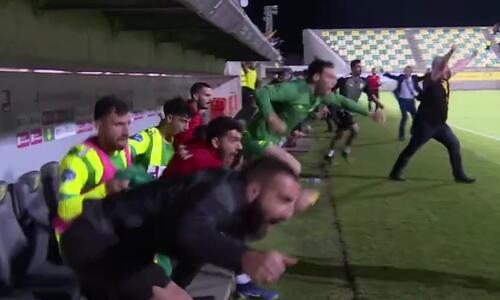 ΒΙΝΤΕΟ: Τα... κεράκια για την «Αρένα» και το ξέσπασμα του πάγκου στο 3-2! thumb