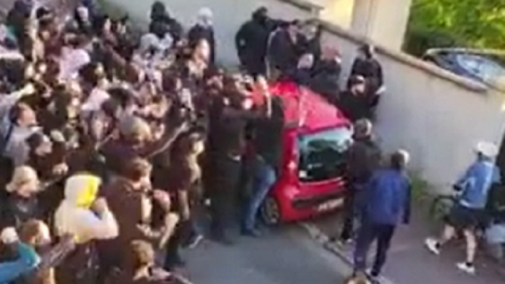 Χάος στην Παρί: Οπαδοί πήγαν έξω από το σπίτι του Νεϊμάρ! (vid) thumb