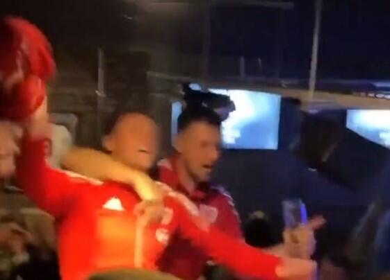 Ουαλία: Πάρτι σε μπαρ του Μπέιλ με... Σακίρα (vid) thumb