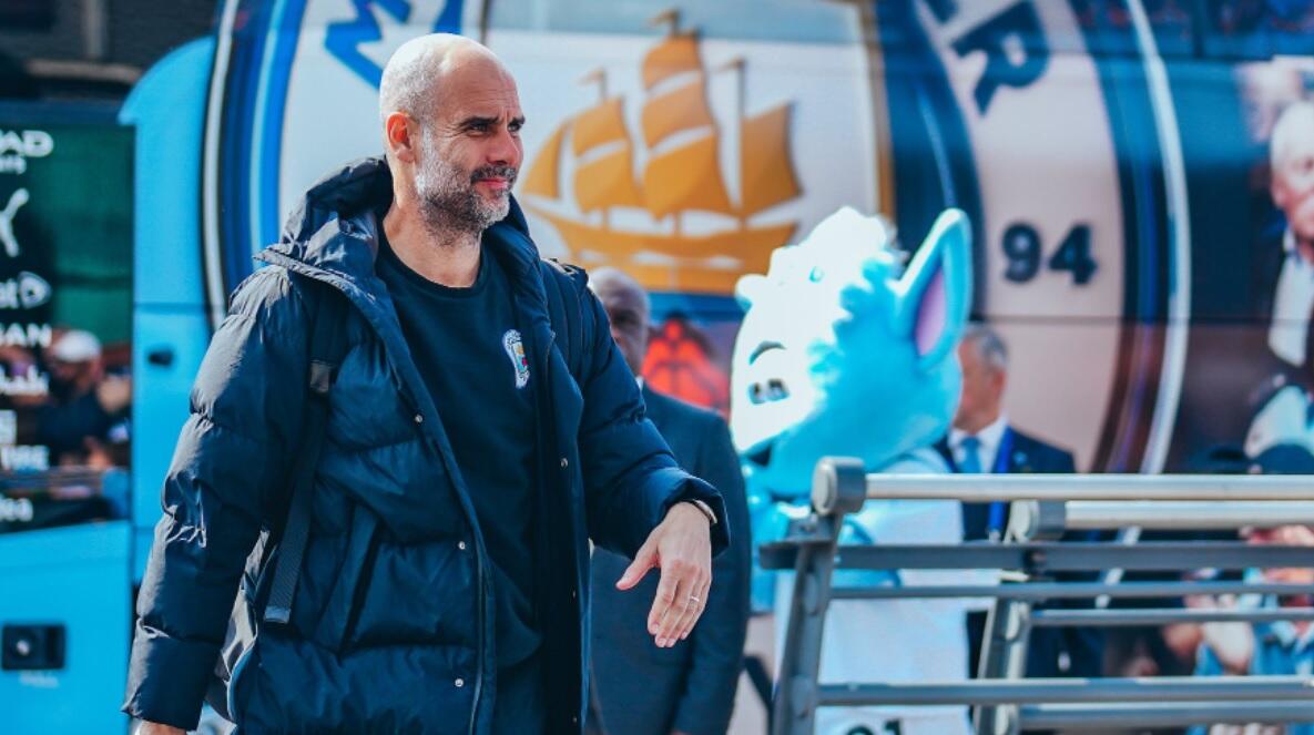 «Όλοι στηρίζουν τη Λίβερπουλ, ο κόσμος, οι δημοσιογράφοι, όλοι...» (vid) thumb