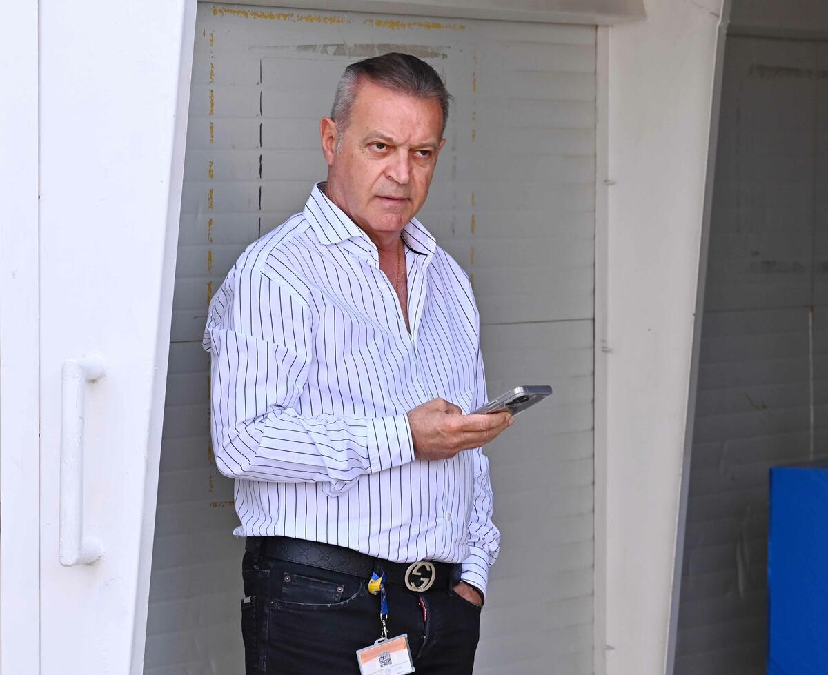 Ξέγνοιαστοι σε αυτό το κομμάτι thumb