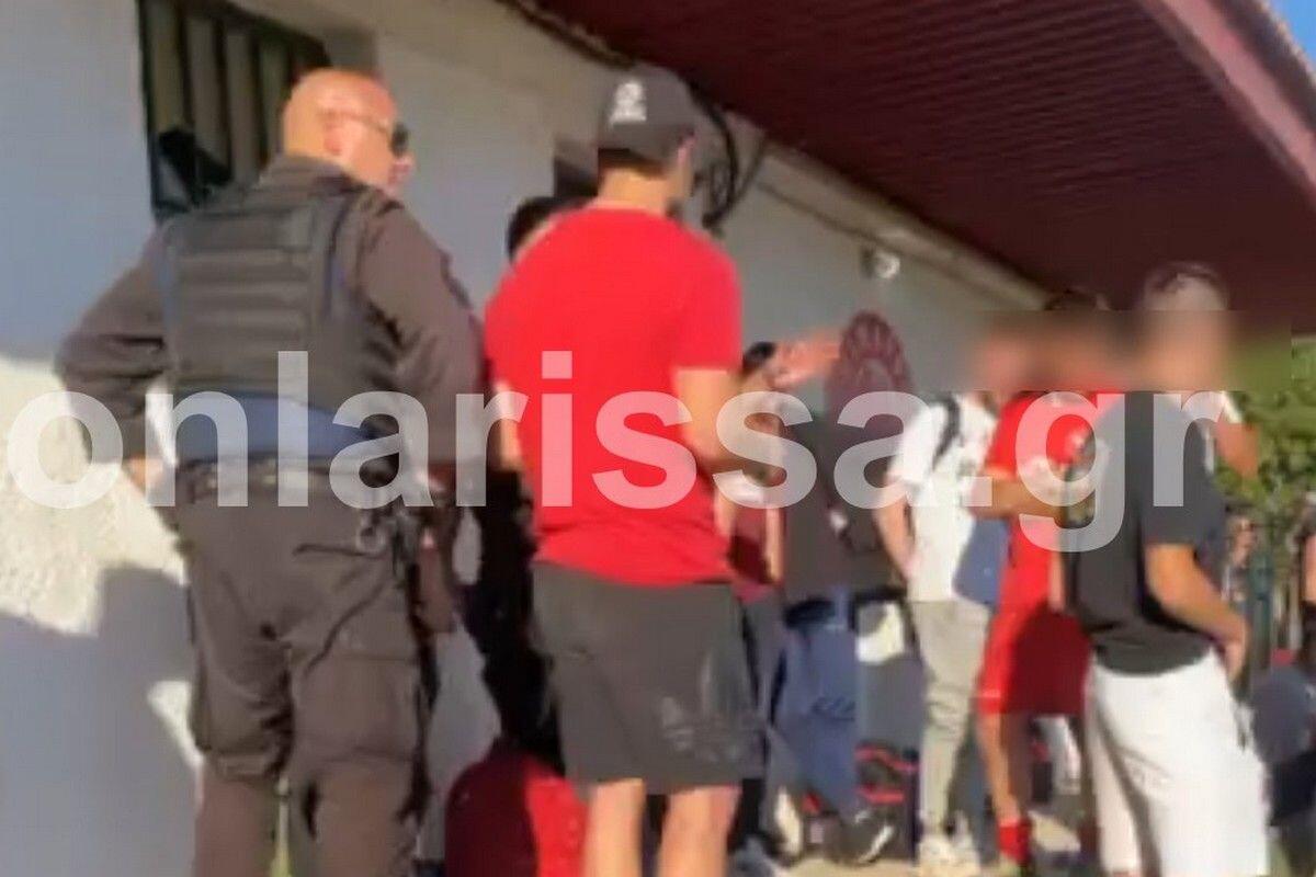 Απίθανα πράγματα σε αγώνα τοπικού: Έριξαν διαιτητή στο έδαφος και τον χτύπησαν thumb