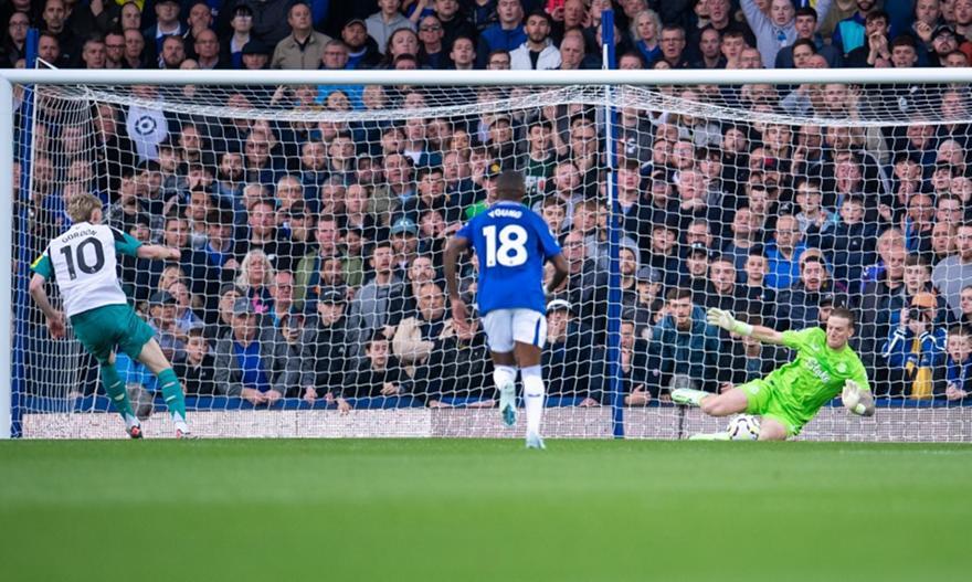 Premier League: Ο Πίκφορντ έσωσε βαθμό για την Έβερτον thumb