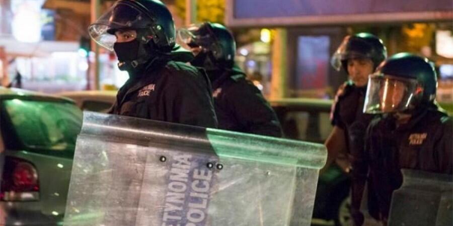 ΤΩΡΑ: Επεισόδια μεταξύ των οπαδών της ΑΕΛ και του Απόλλωνα στη Λεμεσό thumb