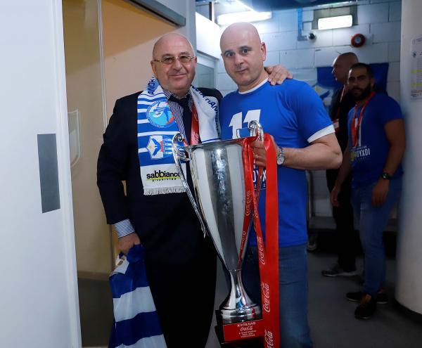 Βγαίνει... άσπρος καπνός στο τετ α τετ με Λάρκου; thumb