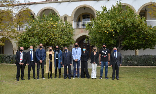 Ο ΠτΔ «τρέχει» πρώτος μαζί με την Εθνική ομάδα στίβου thumb