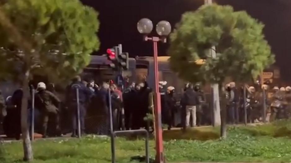 Βίντεο: Μαζικές προσαγωγές όσων ήταν στο γήπεδο! thumb
