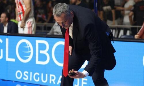 Πέταξαν κινητό τηλέφωνο στον προπονητή του Ερυθρού Αστέρα! thumb