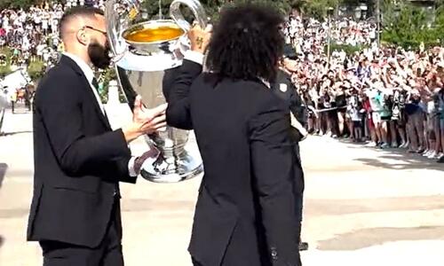 Η βασίλισσα επέστρεψε και την περίμεναν χιλιάδες οπαδοί της thumb