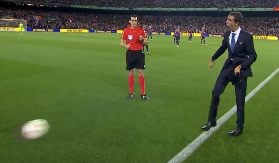 Συγκίνηση: Η στιγμή που συγκλόνισε το clasico! (ΒΙΝΤΕΟ) thumb