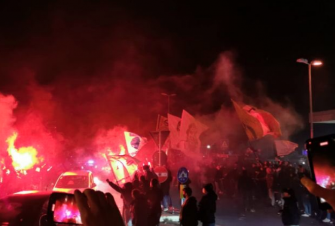 Η Ρώμη στις φλόγες για το ντέρμπι της πόλης (vids, pics) thumb