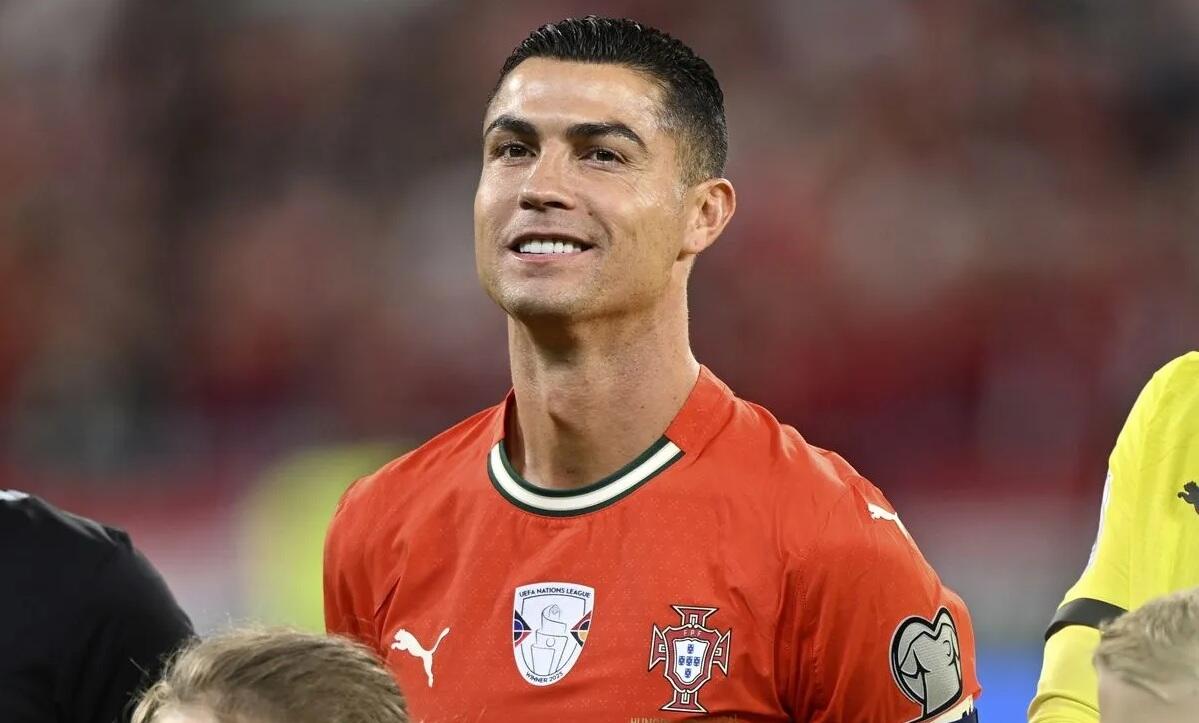Η FIFA “έσβησε” τον Πορτογάλο σούπερσταρ από την αφίσα της και το μετάνιωσε λίγη ώρα αργότερα thumb