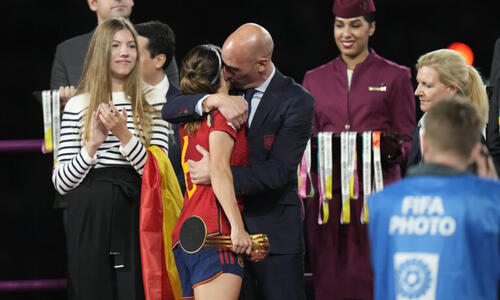 Η FIFA έπαψε τον Ρουμπιάλες προσωρινά από τα καθήκοντά του thumb