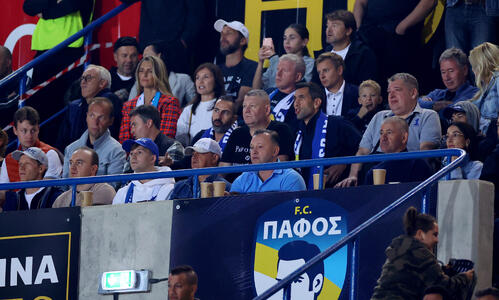 Βάζει βαθιά το χέρι στην τσέπη - «Τρελό» πριμ thumb