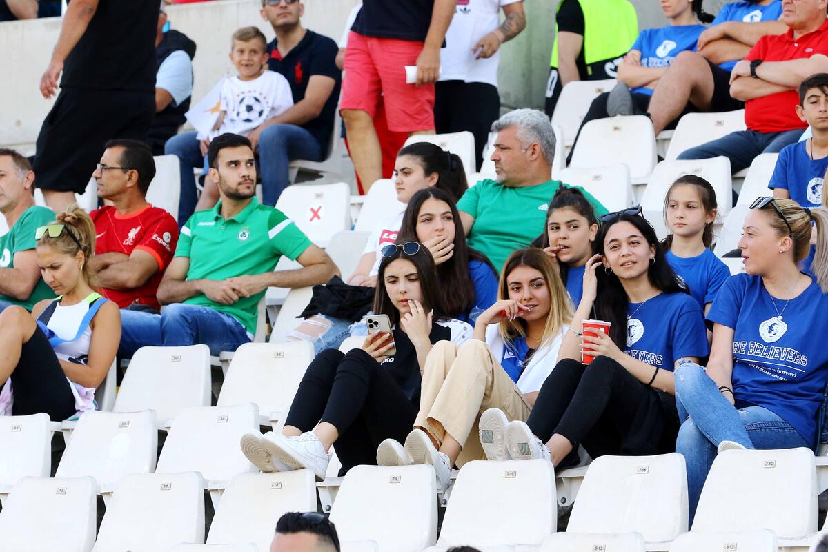 Οπαδοί της Ομόνοιας και του Εθνικού Άχνας στην ίδια κερκίδα! thumb