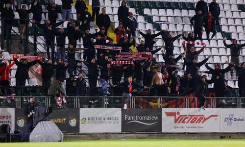 Έστειλαν δυνατό μήνυμα για τη νέα σεζόν οι οργανωμένοι της Σαλαμίνας thumb