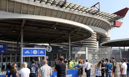 Πάνε για γήπεδο εκτός Μιλάνοι οι Μίλαν και Ίντερ thumb
