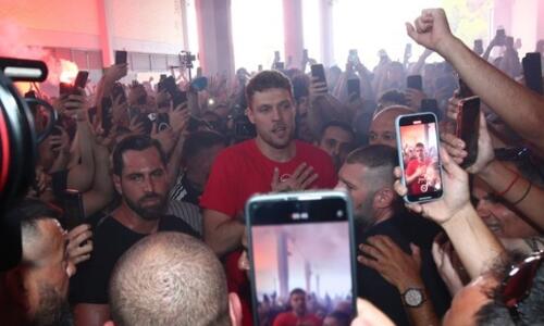 Παροξυσμός και στα social media του Ολυμπιακού για τον Βεζένκοφ thumb