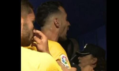 Έξαλλος ο Μπουσκέτς, προσπαθεί να κινηθεί εναντίον των οπαδών! (Βίντεο) thumb