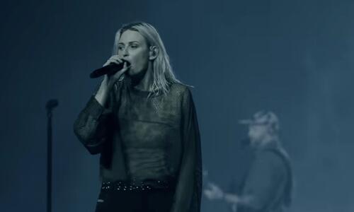 Η τραγουδίστρια των Linkin Park ντύθηκε Μαραντόνα (video) thumb
