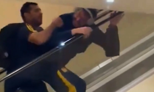 Τύχη βουνό είχε ο Ζινιάκ, γλίτωσε από... πονοκέφαλο την ώρα που έδινε αυτόγραφο (vid) thumb