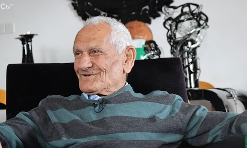 Ο 92χρονος Αναστάσης που συγκινεί μιλώντας για την Ομόνοια! (ΒΙΝΤΕΟ) thumb