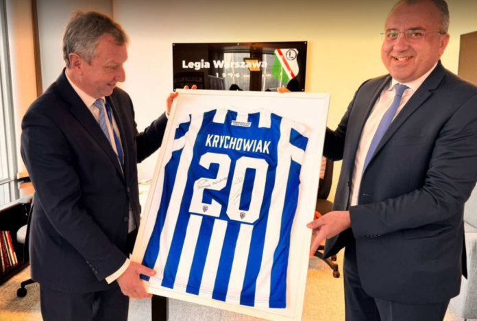Δώρο η φανέλα Κριχόβιακ και... ραντεβού στην Κύπρο; thumb