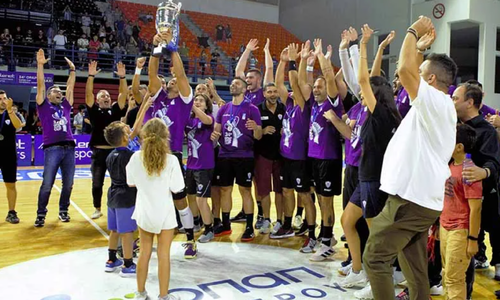 Κυρίαρχη: Έξι τρόπαια  thumb