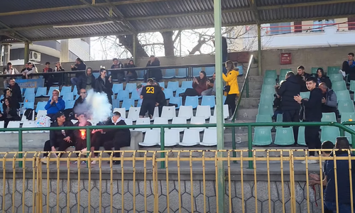 Φοβερό σκηνικό σε αγώνα στην Ελλάδα (βίντεο) thumb
