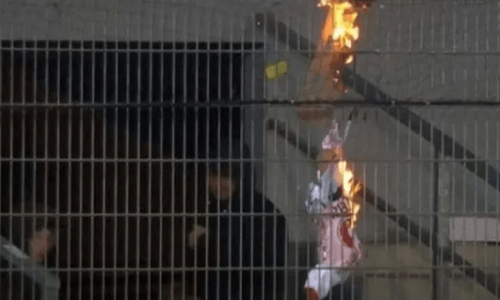Οπαδοί της Σιόν έκαψαν την φανέλα του Μπαλοτέλι! (vid) thumb