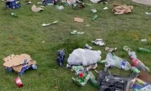 Απέραντος σκουπιδότοπος η Εθνική Πλατεία στο Παρίσι από οπαδούς της Λίβερπουλ thumb