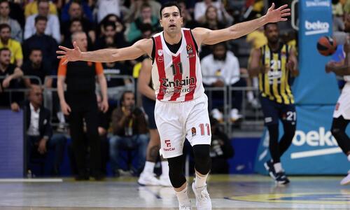 Απολαυστικός Μπαρτζόκας για το τρίποντο του Σλούκα  thumb
