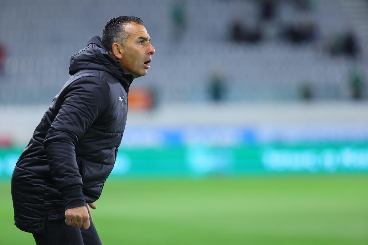 Ξεκαθαρίζει για δύο για τη δύσκολη έξοδο thumb