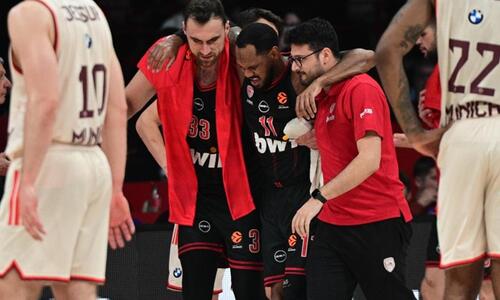 Σοκ στον Ολυμπιακό: Ο Μόρις γύρισε τον αστράγαλό του και αποχώρησε υποβασταζόμενος thumb