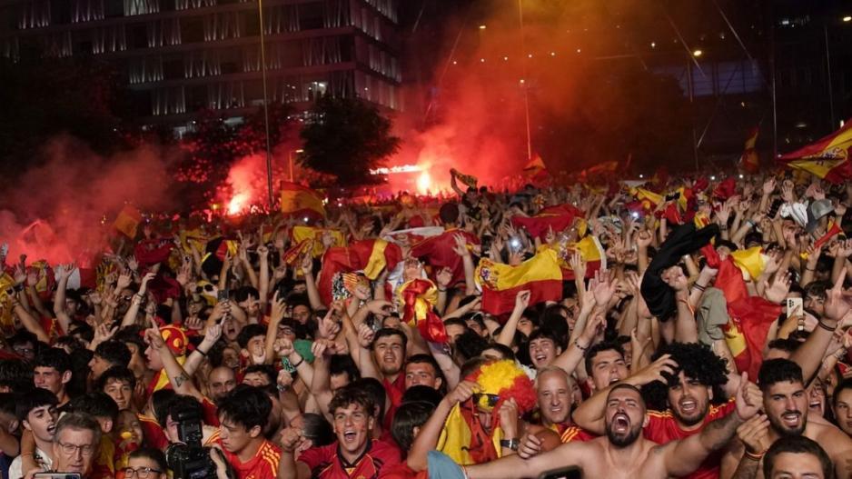 Βίντεο: Χαμός στην Ισπανία μετά την κατάκτηση του Euro thumb
