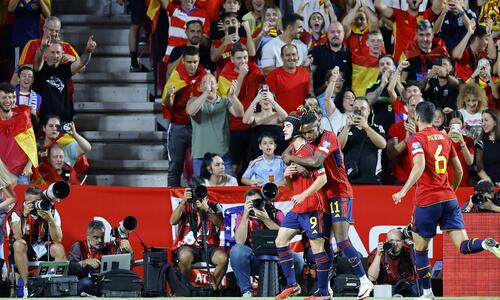 Ο Μερίνο «κάρφωσε» τη μπάλα στα δίχτυα για το 2-0 της Ισπανίας (ΒΙΝΤΕΟ) thumb