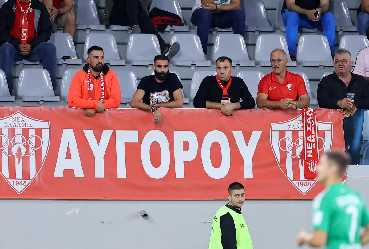 Χειροκρότημα παρά την πίκρα thumb