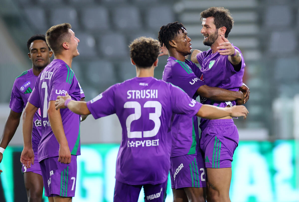 Άρης-Ομόνοια 2-0: Την νίκησε και την προσπέρασε με «υπογραφή» Κβιλιτάια! thumb