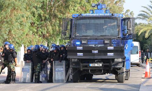 Ισχυρή αστυνομική δύναμη εκτός γηπέδου (ΦΩΤΟΣ) thumb