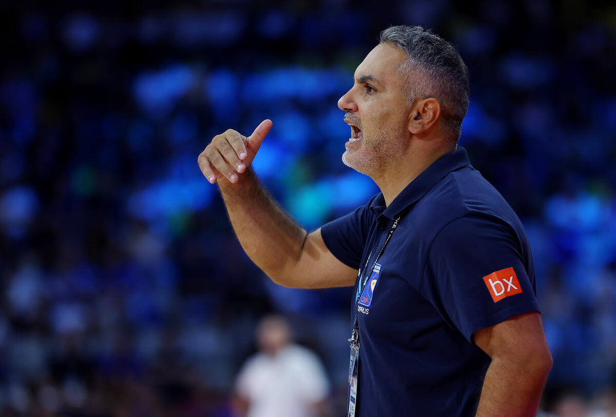  Δεν έκρυψε την ενόχληση του ο τεχνικός της Κύπρου thumb