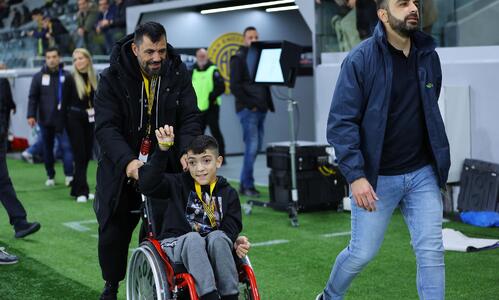 Στον αγωνιστικό χώρο ο μικρός Γιαννάκης (φωτογραφίες) thumb