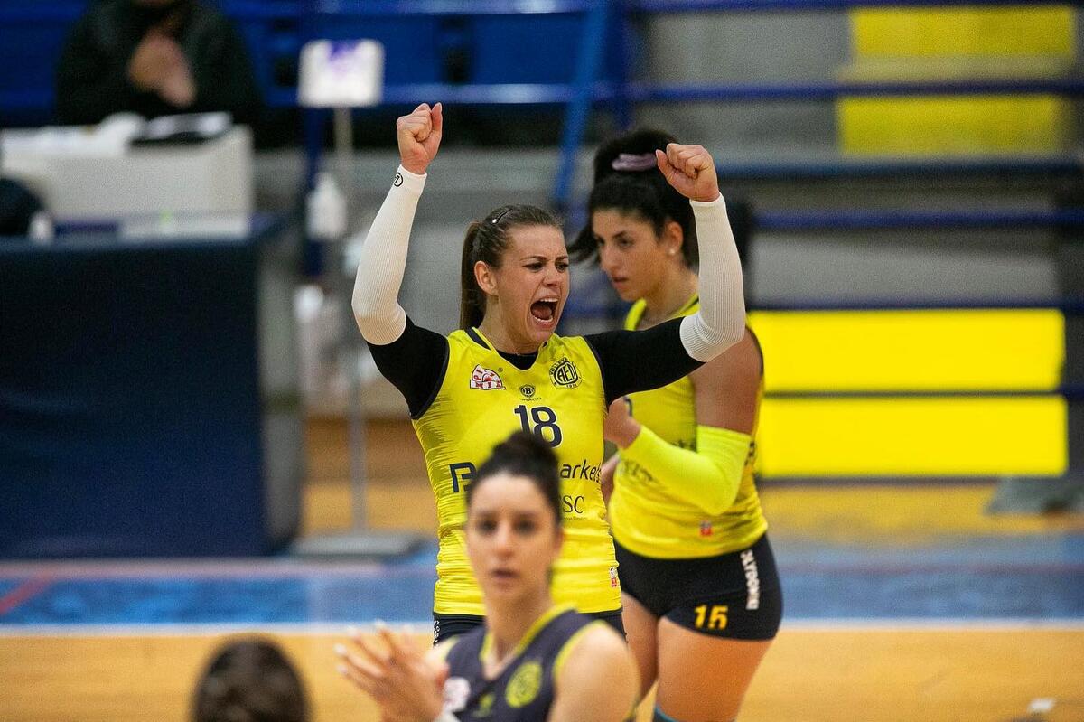 «Ρίζωσε» στην ΑΕΛ η Franciele Janara Stedile thumb