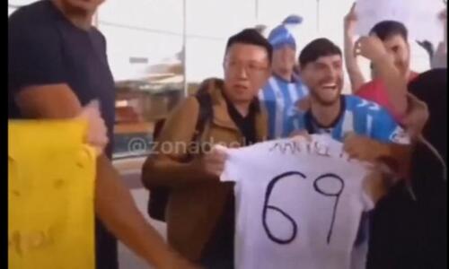 Αποθέωσαν έναν... τουρίστα ως μεταγραφή, για διαμαρτυρία στη διοίκηση! thumb