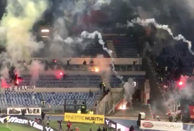 Βίντεο - Χαμός στο «Ολίμπικο»: Ανταλλαγή φωτοβολίδων! thumb