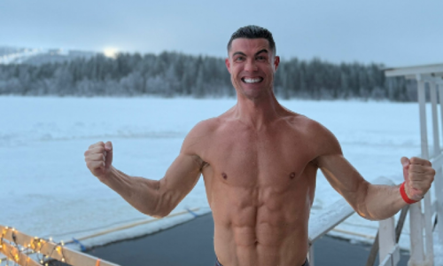 CR7: Γυμνός στα χιόνια της Λαπωνίας! thumb