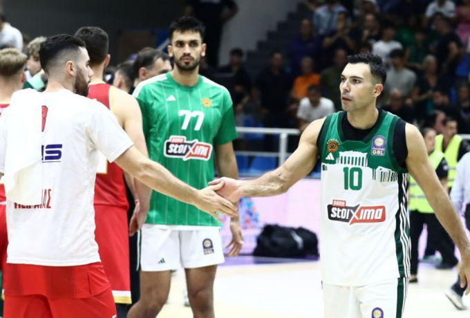 Ο Σλούκας απέφυγε τον Ουόκαπ στις χειραψίες (Βίντεο) thumb