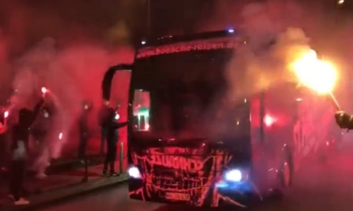 Ζανκτ Πάουλι: Αποθέωσαν τους παίκτες οι οπαδοί μετά την πρόκριση επί της Ντόρτμουντ thumb