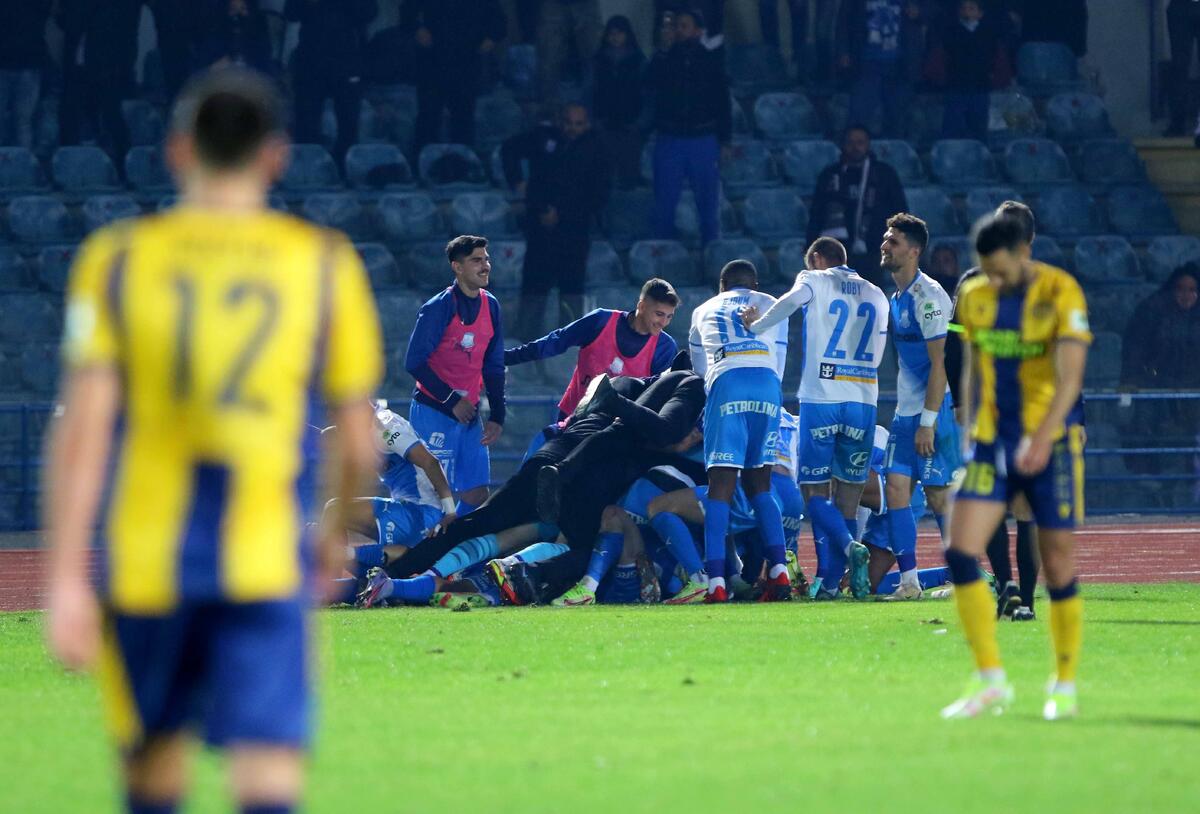 Απόλλων-ΑΕΛ 2-1: Ανατροπή τίτλου με Ίντζια! thumb