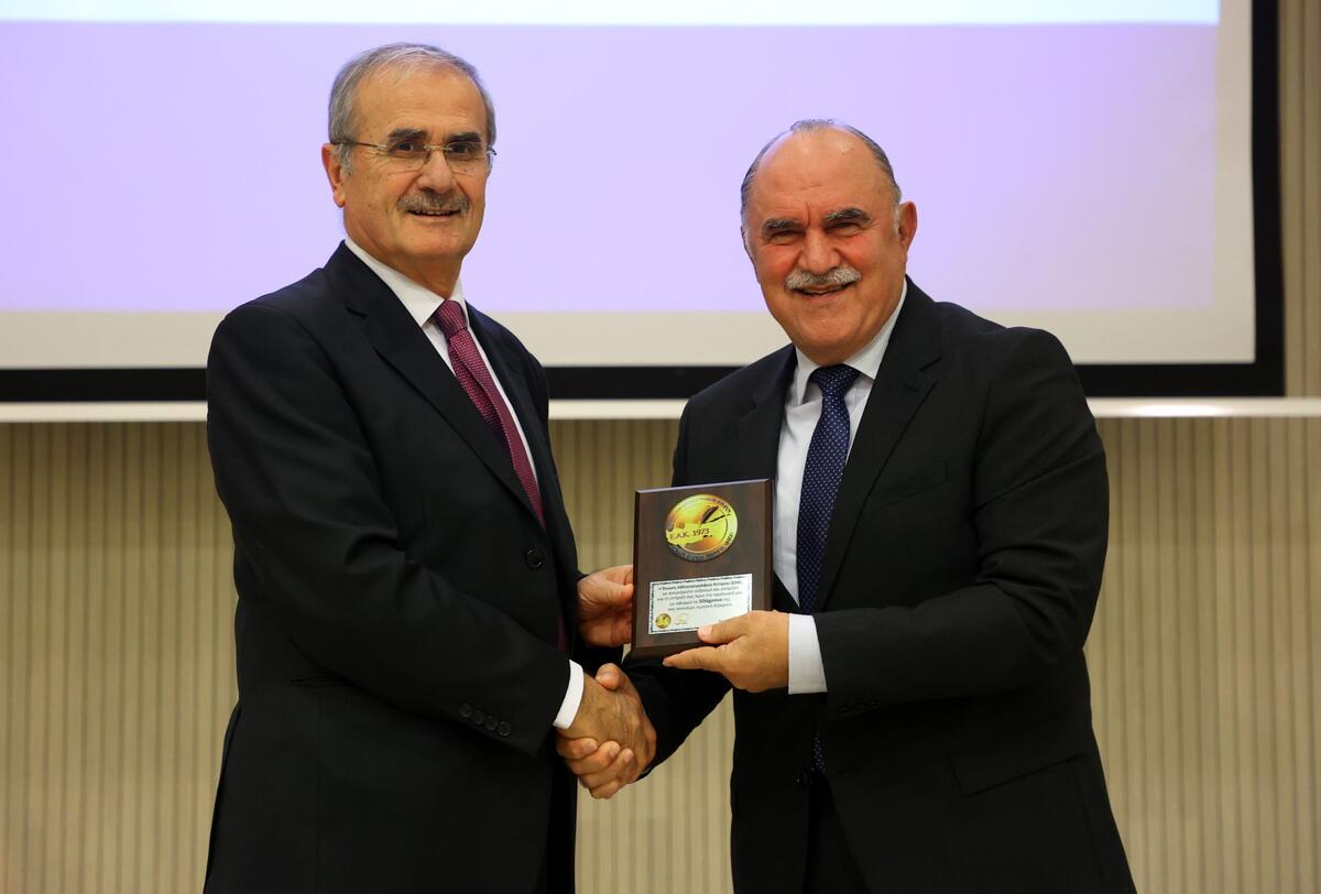 Στην παρουσίαση του λευκώματος των 50χρονων της ΕΑΚ η ηγεσία του ΚΟΑ thumb