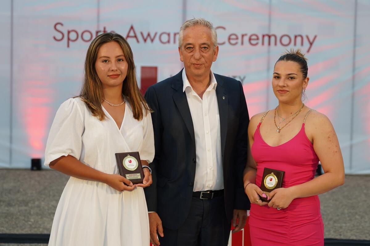 Στις αθλητικές βραβεύσεις του Πανεπιστημίου Λευκωσίας ο Αντιπρόεδρος του ΚΟΑ thumb